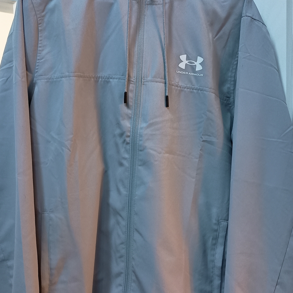 Under Armour Men's Light Gray Windbreaker